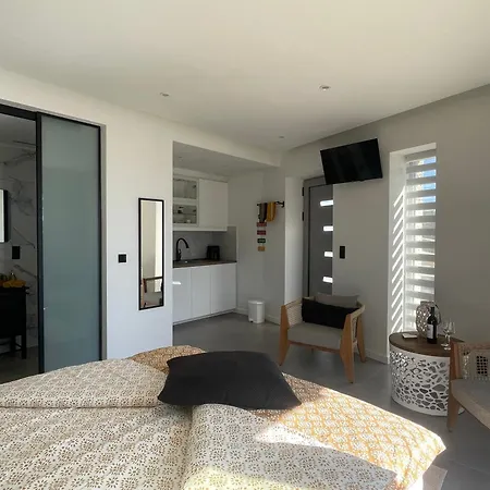 Апартаменты Omorfi