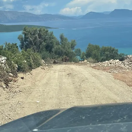 Omorfi Апартаменты *